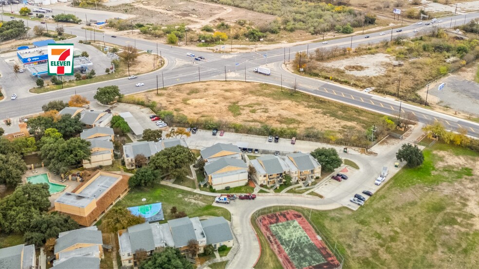 7432 Presa st, San Antonio, TX à louer - Photo de l’immeuble – Image 3 sur 4