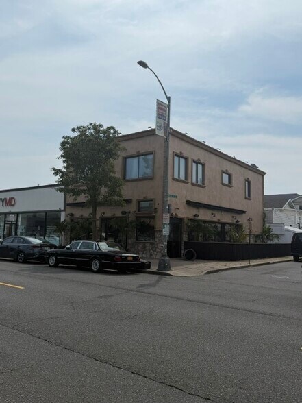 906 W Beech St, Long Beach, NY à vendre - Photo de l’immeuble – Image 2 sur 9