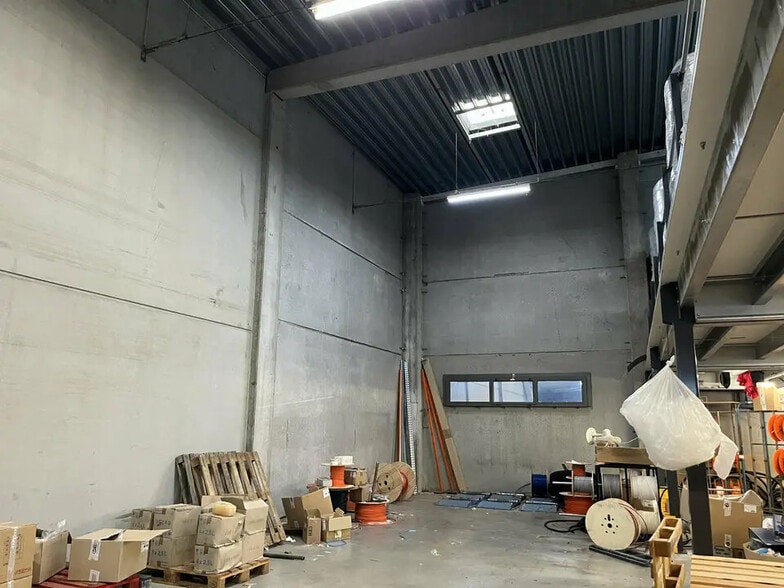 Local d’activités dans Bussy-Saint-Georges à louer - Photo intérieure – Image 2 sur 6
