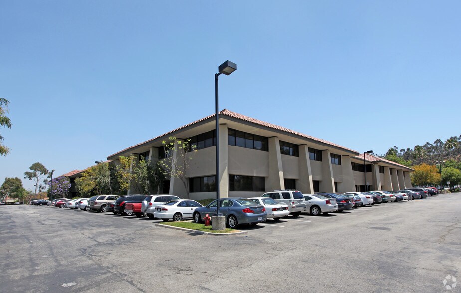 23801 Calabasas Rd, Calabasas, CA à louer - Photo de l’immeuble – Image 2 sur 5