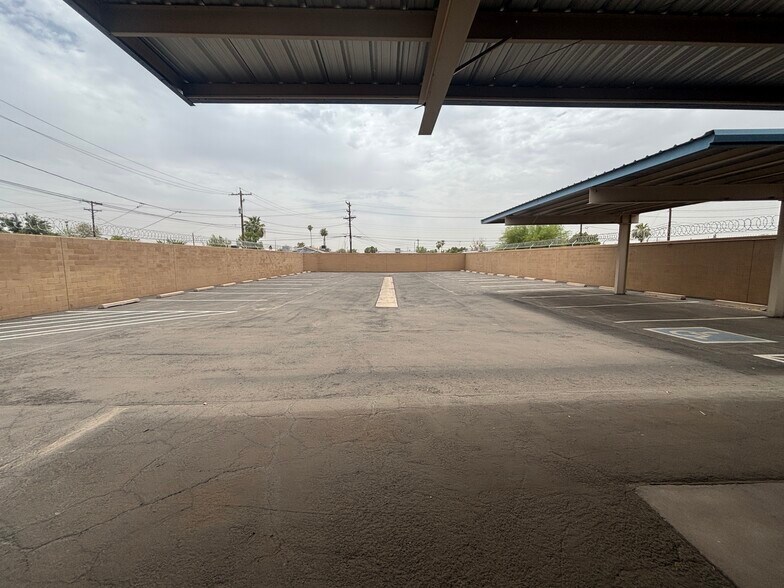 3409 W Bethany Home Rd, Phoenix, AZ à louer - Photo de l’immeuble – Image 3 sur 7