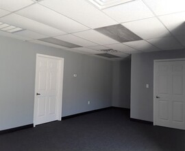 2100 S Great Southwest Pky, Grand Prairie, TX à louer Photo de l’immeuble– Image 2 sur 3