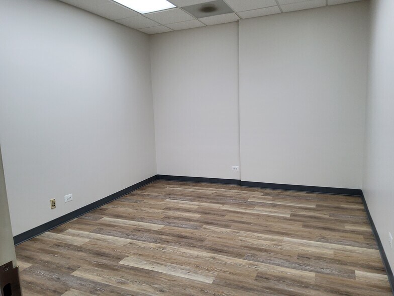 450 Airport Rd, Elgin, IL à louer - Photo intérieure – Image 3 sur 9