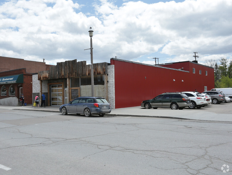 60-62 Elgin St W, Arnprior, ON à louer - Photo de l’immeuble – Image 2 sur 3