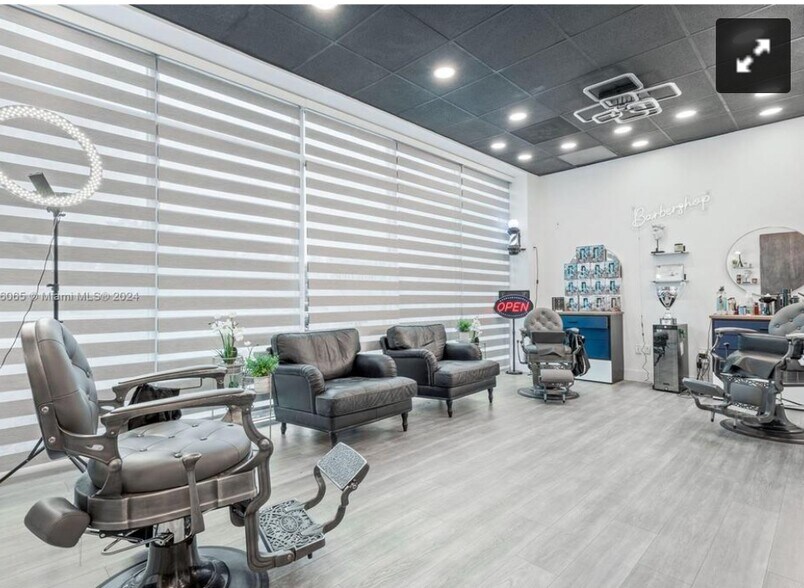 2300 W 84th St, Hialeah, FL à vendre - Photo de l’immeuble – Image 2 sur 7