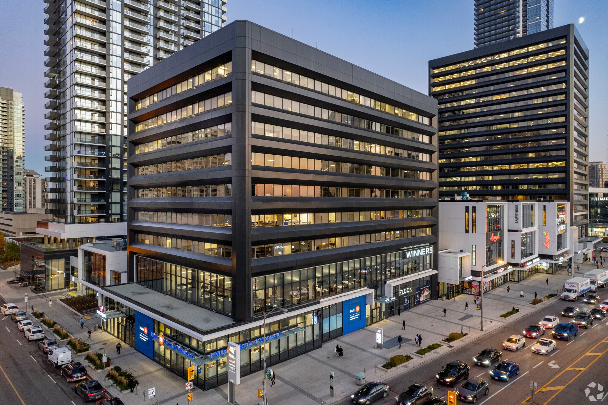 4881 Yonge St, Toronto, ON à louer Photo de l’immeuble– Image 1 sur 6