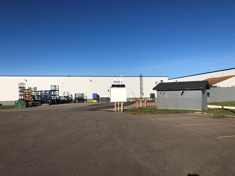 7075 Dort Hwy, Grand Blanc, MI à louer - Photo de l’immeuble – Image 3 sur 13