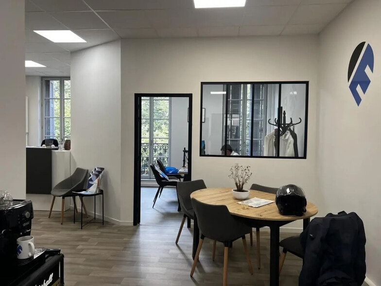 Bureau dans Marseille à louer - Photo de l’immeuble – Image 1 sur 5