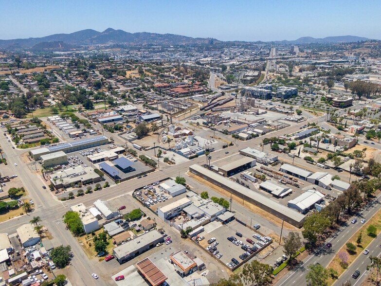 529 W 4th Ave, Escondido, CA à vendre - Aérien – Image 3 sur 7