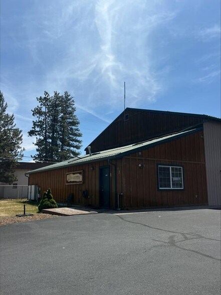 307 W Sisters Park Dr, Sisters, OR à vendre - Photo de l’immeuble – Image 2 sur 12