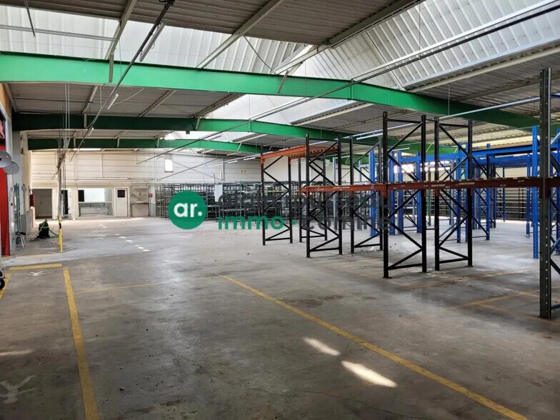 Local d’activités dans La Chapelle-sur-Erdre à louer - Photo de l’immeuble – Image 1 sur 10