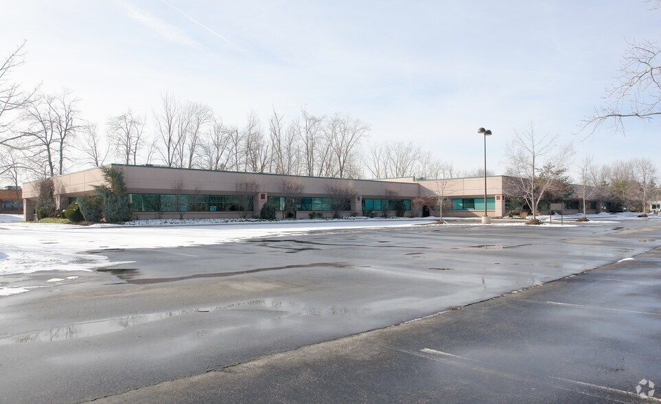 95 John Muir Dr, Amherst, NY à louer - Photo de l’immeuble – Image 3 sur 13