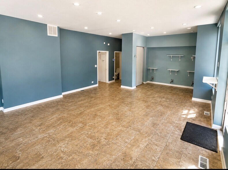 2815-2825 N Southport Ave, Chicago, IL à louer - Photo de l’immeuble – Image 3 sur 4