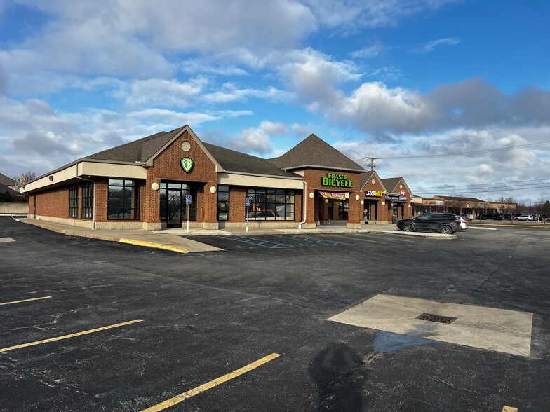 34501-34517 Utica Rd, Fraser, MI à louer - Photo de l’immeuble – Image 1 sur 7