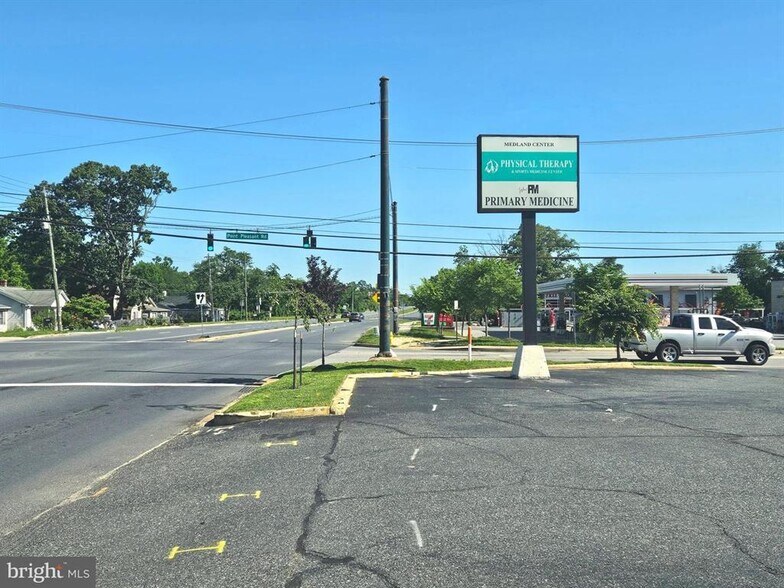 7301 E Furnace Branch Rd, Glen Burnie, MD à louer - Photo de l’immeuble – Image 3 sur 19
