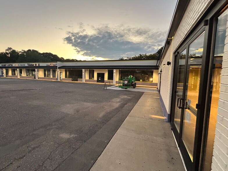 225 Market St, Cramerton, NC à louer - Photo de l’immeuble – Image 1 sur 11