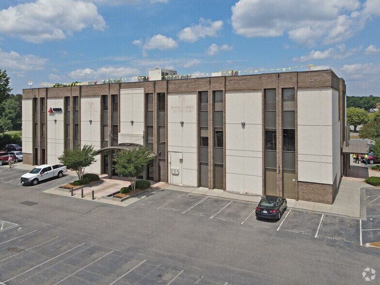 1100 S Stratford Rd, Winston-Salem, NC à louer - Photo de l’immeuble – Image 3 sur 6