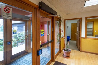 32 Industrial Dr E, Northampton, MA à vendre Photo de l’immeuble– Image 2 sur 19