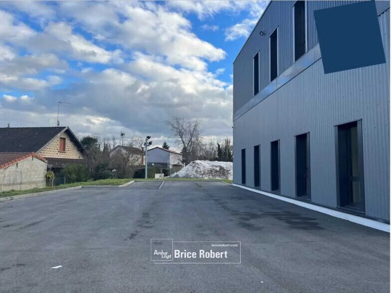 Local d’activités dans Neuville-sur-Saône à louer - Photo de l’immeuble – Image 2 sur 4