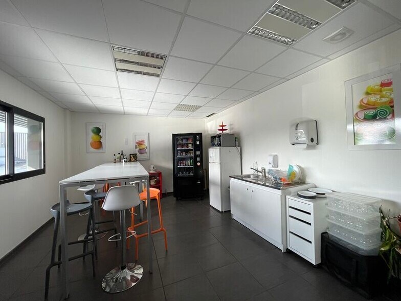Local d'activités dans Canejan à vendre - Photo de l’immeuble – Image 3 sur 19