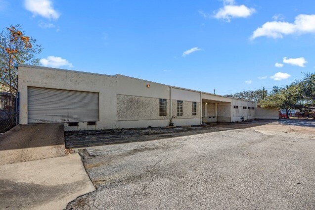6880 Wynnwood Dr, Houston, TX à louer - Photo de l’immeuble – Image 3 sur 6