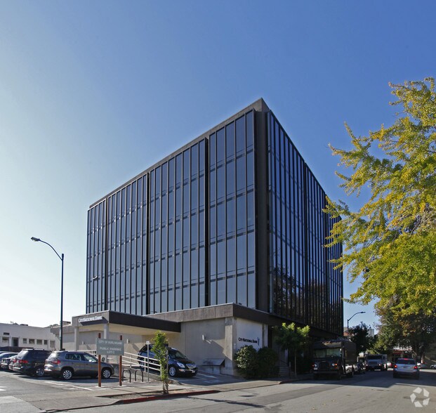 330 Primrose Rd, Burlingame, CA à louer - Photo de l’immeuble – Image 3 sur 3