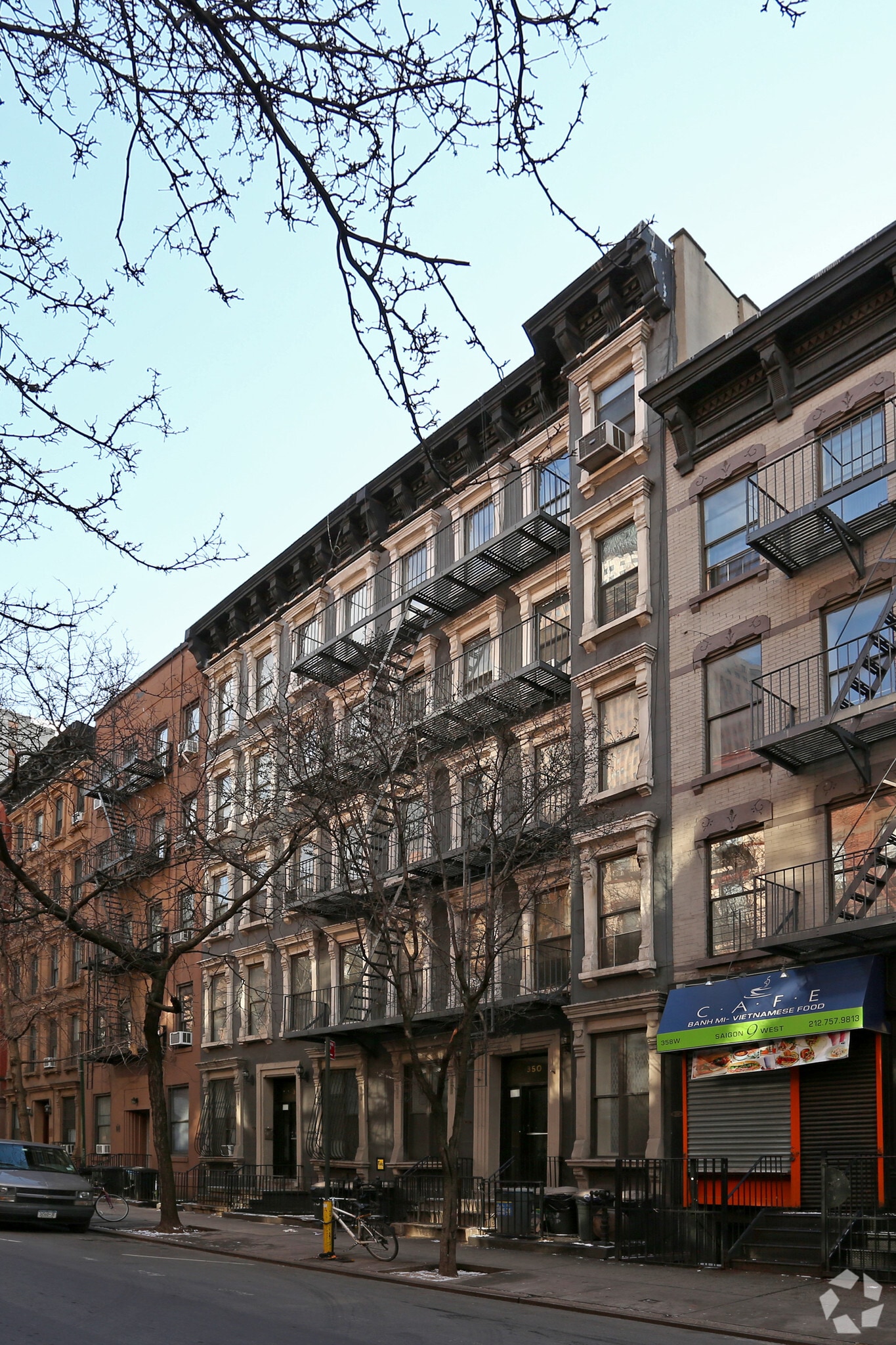 358 W 47th St, New York, NY à louer Photo principale– Image 1 sur 13