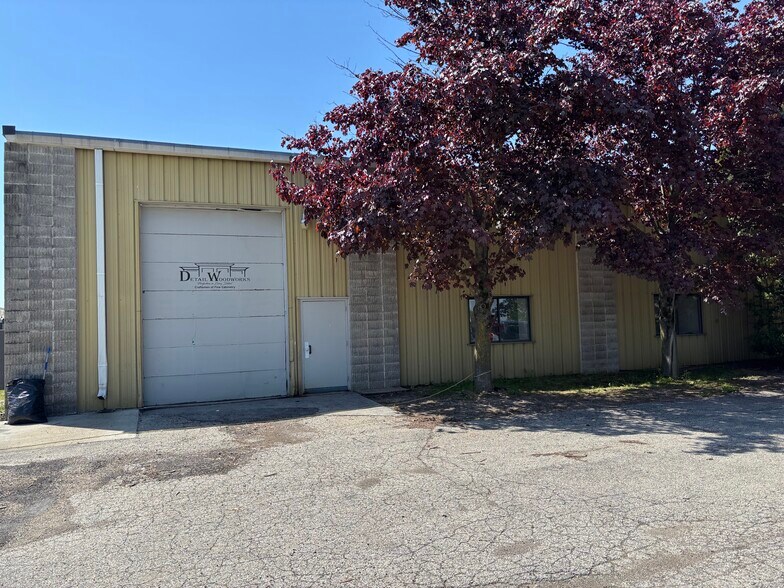 N114W18775 Clinton Dr, Germantown, WI à vendre - Photo de l’immeuble – Image 3 sur 7