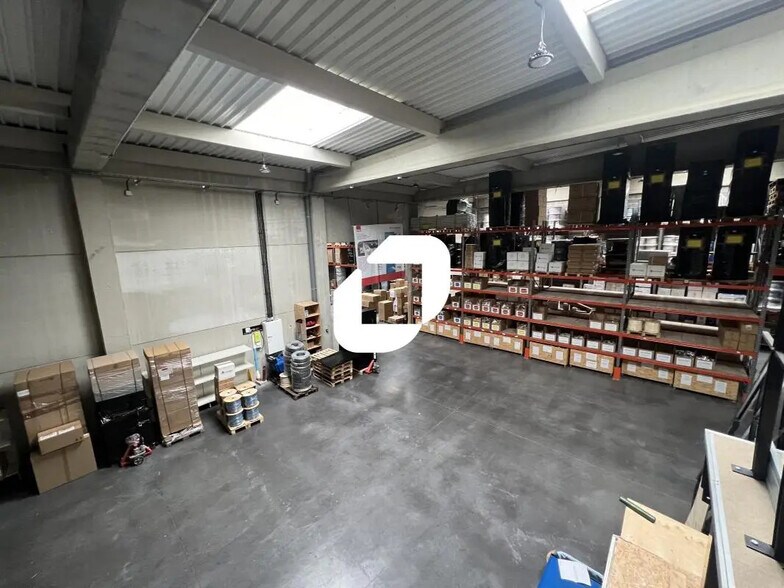 Local commercial dans Avelin à louer - Photo de l’immeuble – Image 1 sur 11