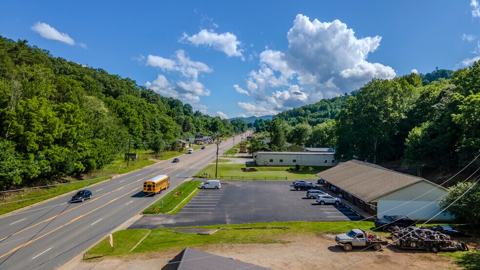 1785 Georgia Rd, Franklin, NC à vendre - Photo de l’immeuble – Image 2 sur 26