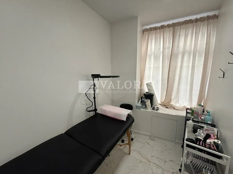 Local commercial dans Lyon à louer - Photo de l’immeuble – Image 3 sur 7