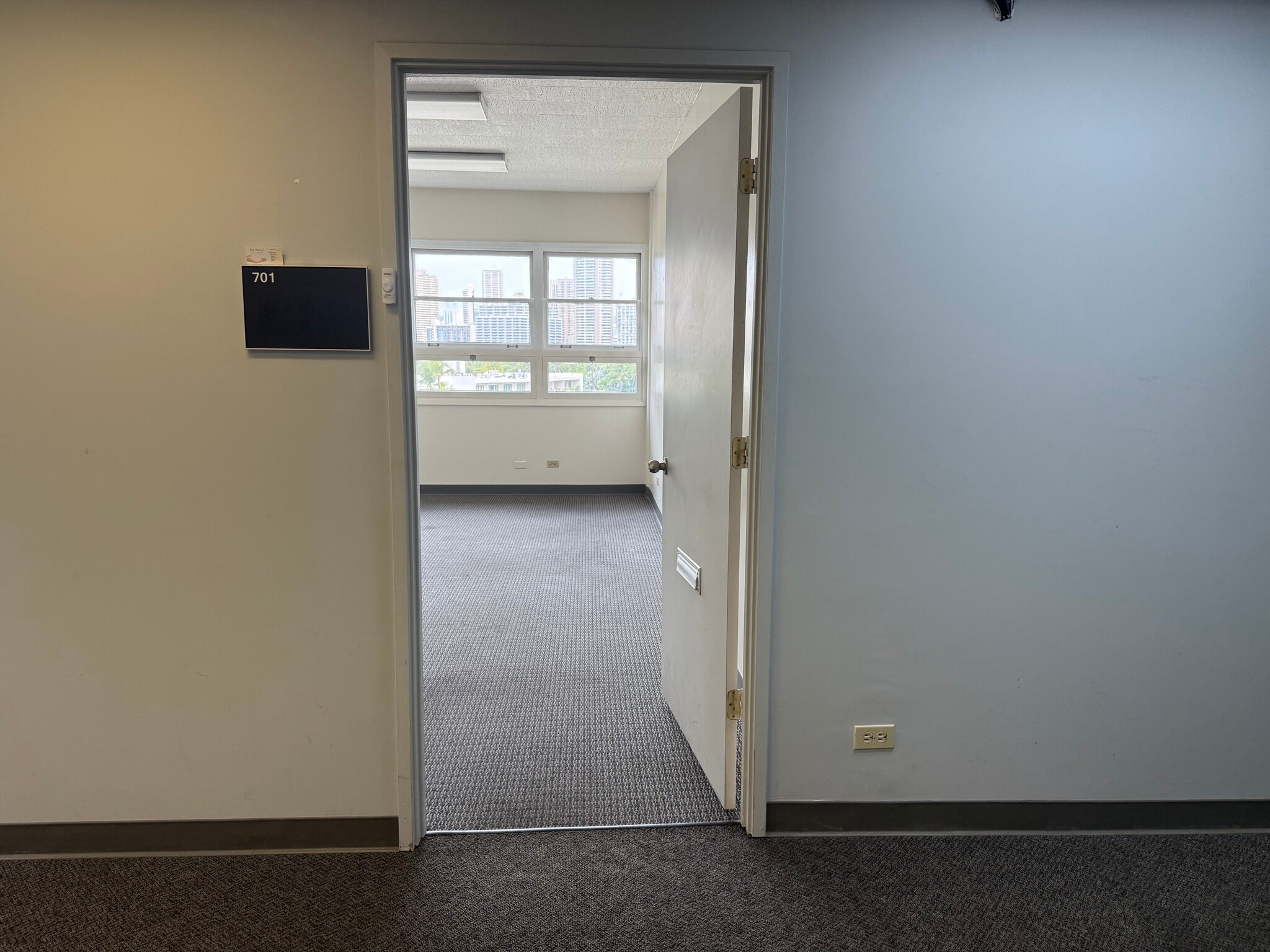 307 Lewers St, Honolulu, HI à louer Photo intérieure– Image 1 sur 10