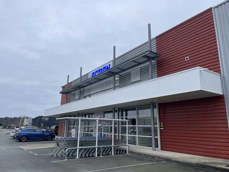 Local d’activités dans Le Barp à louer - Photo de l’immeuble – Image 1 sur 3