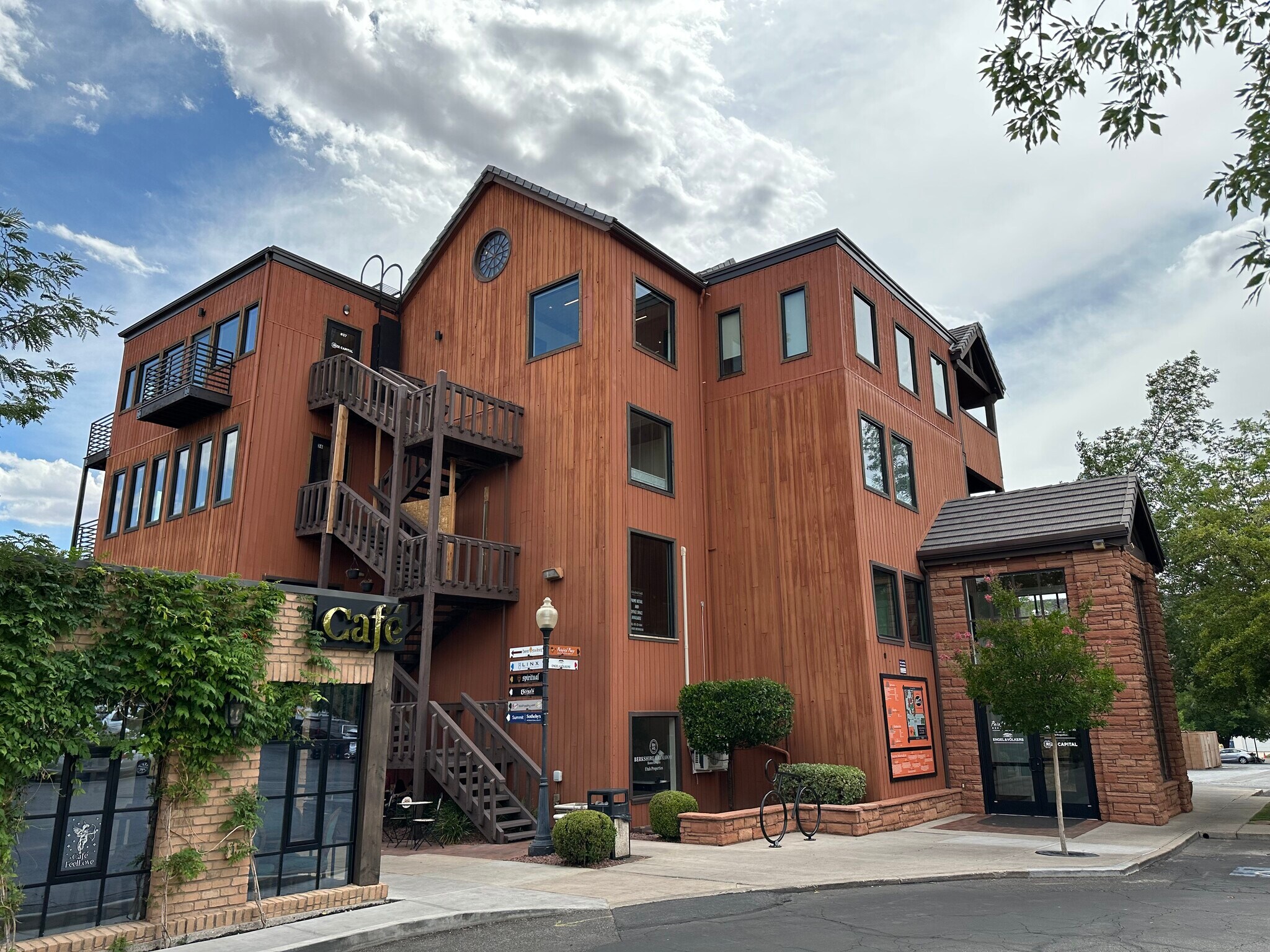 2 W Saint George Blvd, St George, UT à louer Photo de l’immeuble– Image 1 sur 32