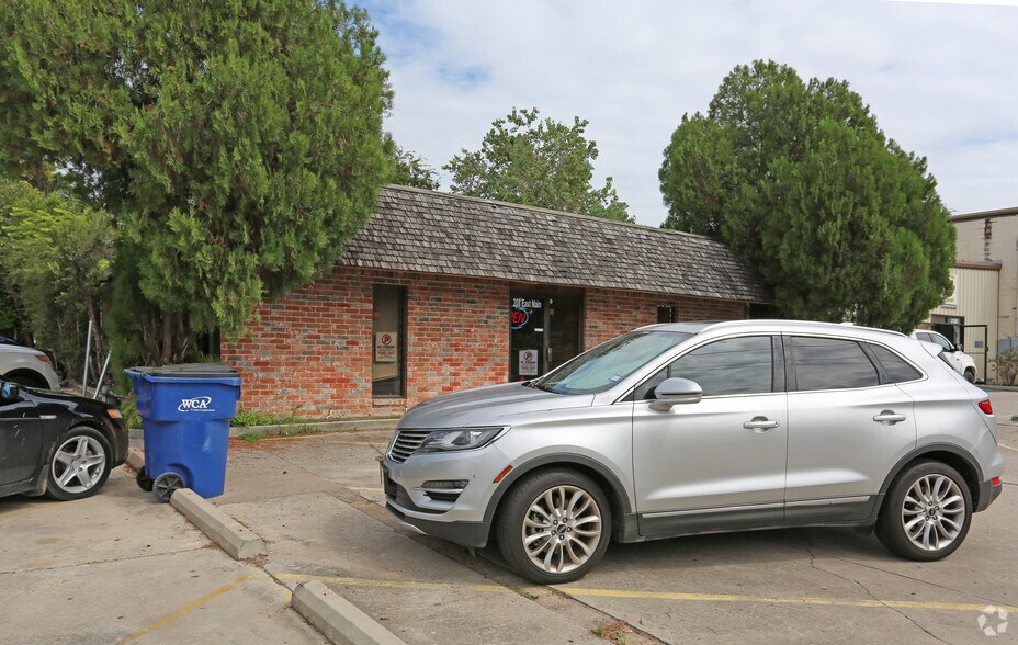 208 E Main St, Tomball, TX à vendre - Photo de l’immeuble – Image 2 sur 2