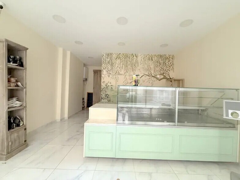 Local commercial dans Rueil-Malmaison à louer - Photo de l’immeuble – Image 3 sur 4