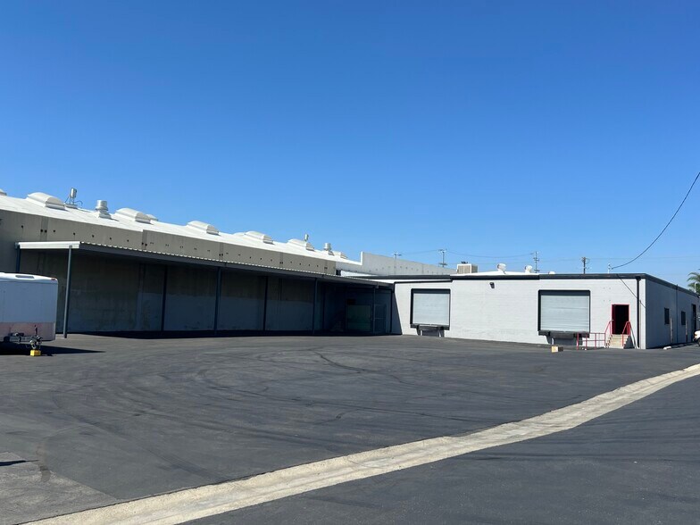13222-13226 Saticoy St, North Hollywood, CA à louer - Photo de l’immeuble – Image 1 sur 12