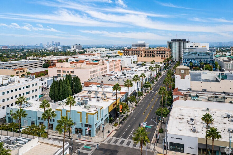 327-331 N Beverly Dr, Beverly Hills, CA à louer - Photo de l’immeuble – Image 2 sur 2