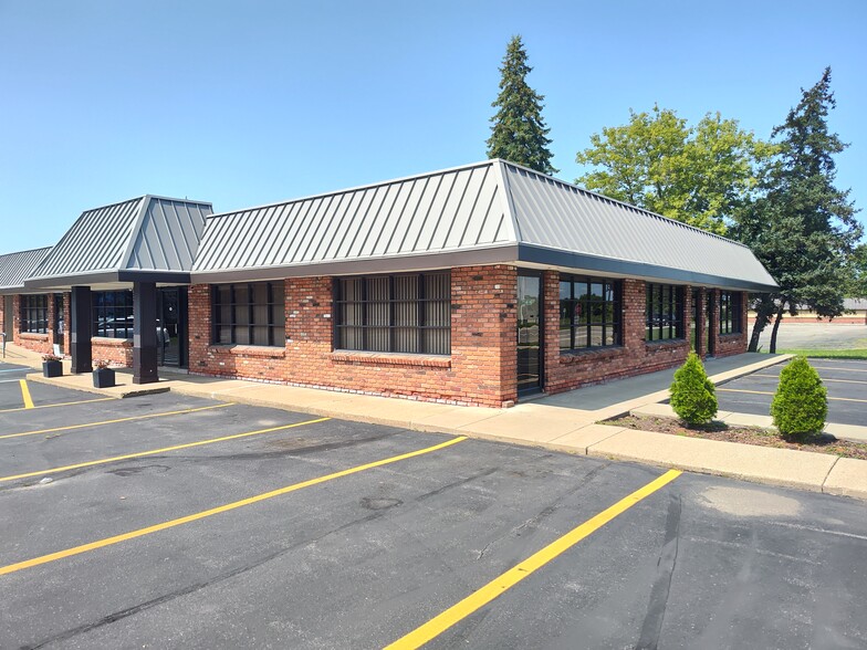2685 Lapeer Rd, Auburn Hills, MI à louer - Photo de l’immeuble – Image 1 sur 7