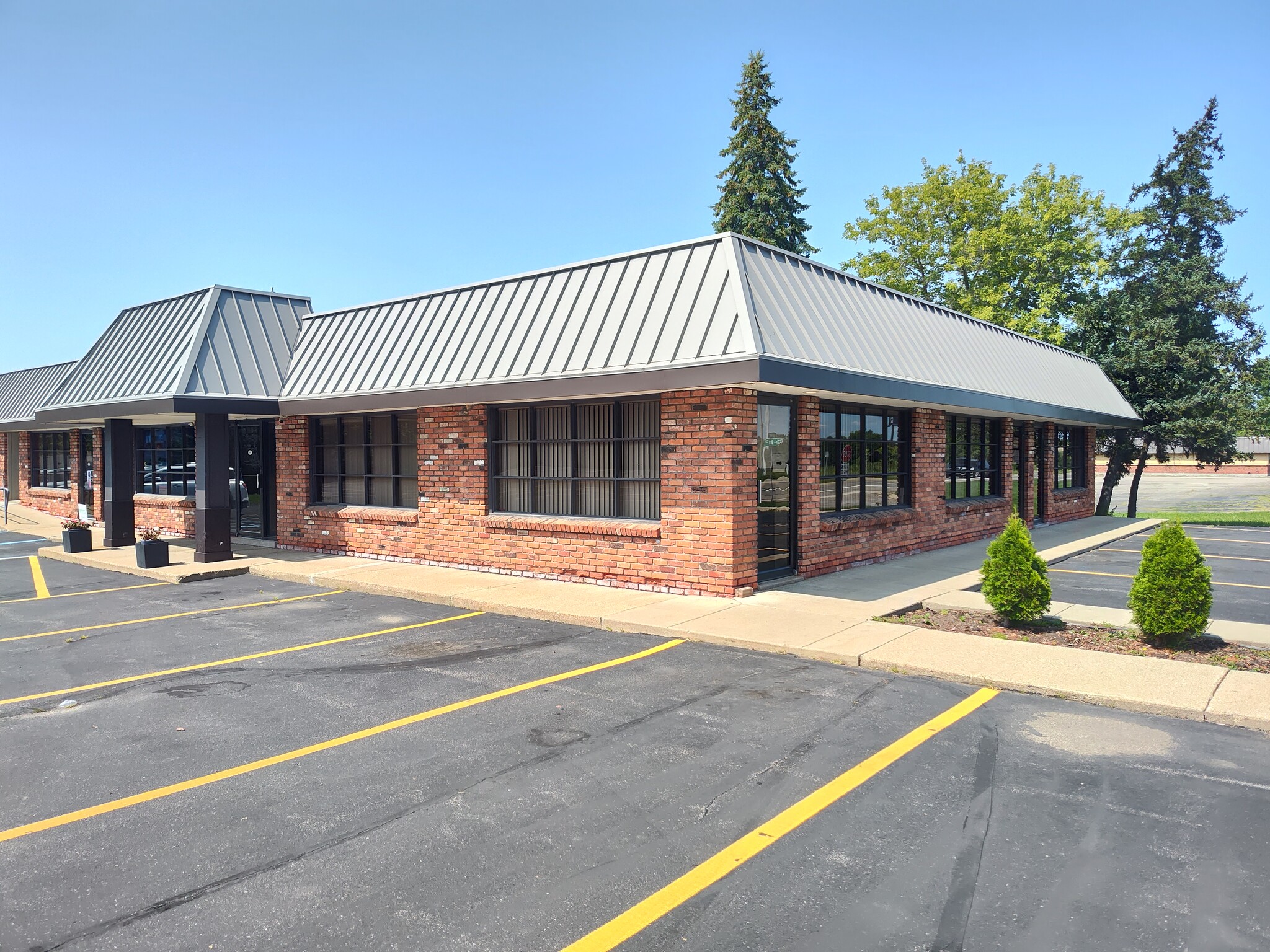 2685 Lapeer Rd, Auburn Hills, MI à louer Photo de l’immeuble– Image 1 sur 8
