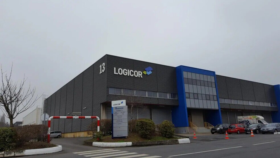 Industriel/Logistique dans Aulnay-sous-Bois à louer - Photo de l’immeuble – Image 1 sur 12