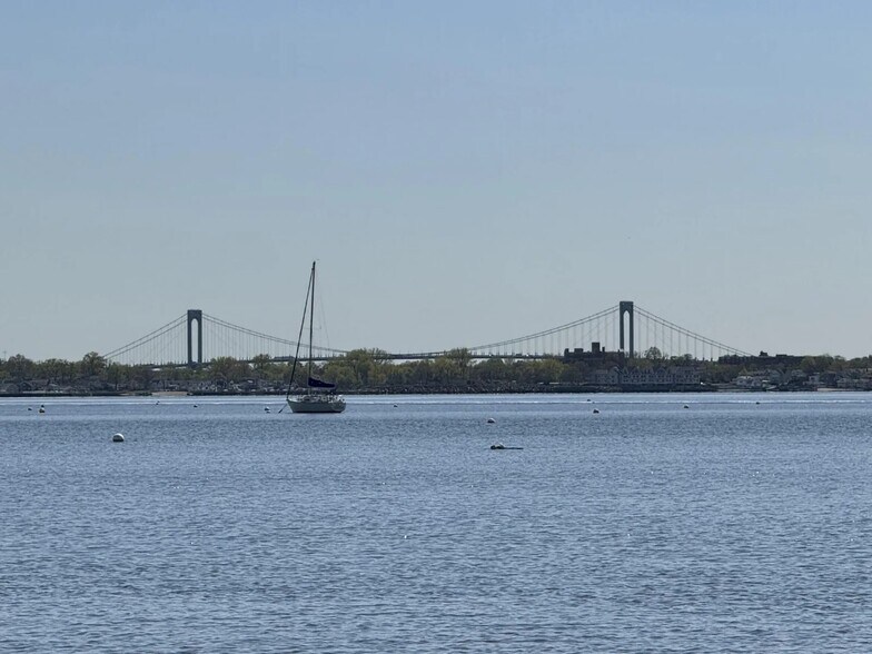 521 City Island Ave, Bronx, NY à vendre - Photo de l’immeuble – Image 2 sur 10