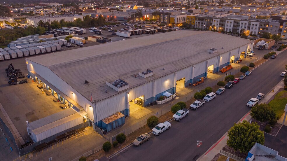 111 Bingham Dr, San Marcos, CA à vendre - Photo de l’immeuble – Image 1 sur 11