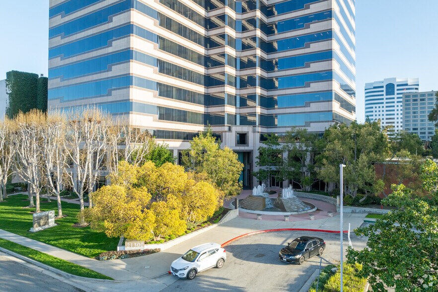 21300 Victory Blvd, Woodland Hills, CA à louer - Photo de l’immeuble – Image 3 sur 10