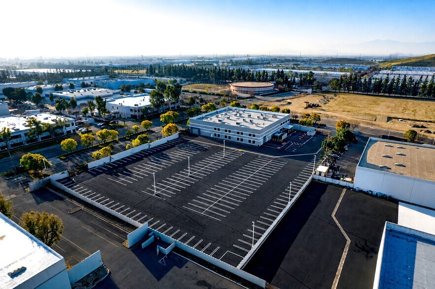 1260 S Dupont Ave, Ontario, CA à vendre - Aérien – Image 3 sur 6