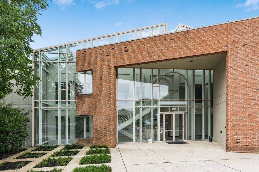 8000 Ravines Edge Ct, Columbus, OH à vendre - Photo de l’immeuble – Image 3 sur 16