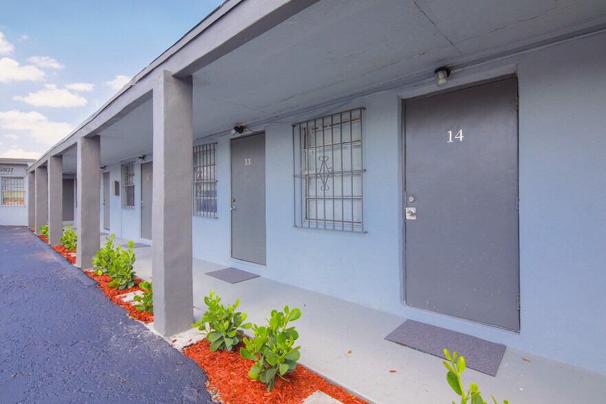 5807 SW 25th St, West Park, FL à vendre - Photo de l’immeuble – Image 3 sur 28
