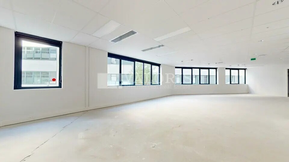 Bureau dans Tassin-la-Demi-Lune à vendre - Photo de l’immeuble – Image 2 sur 16