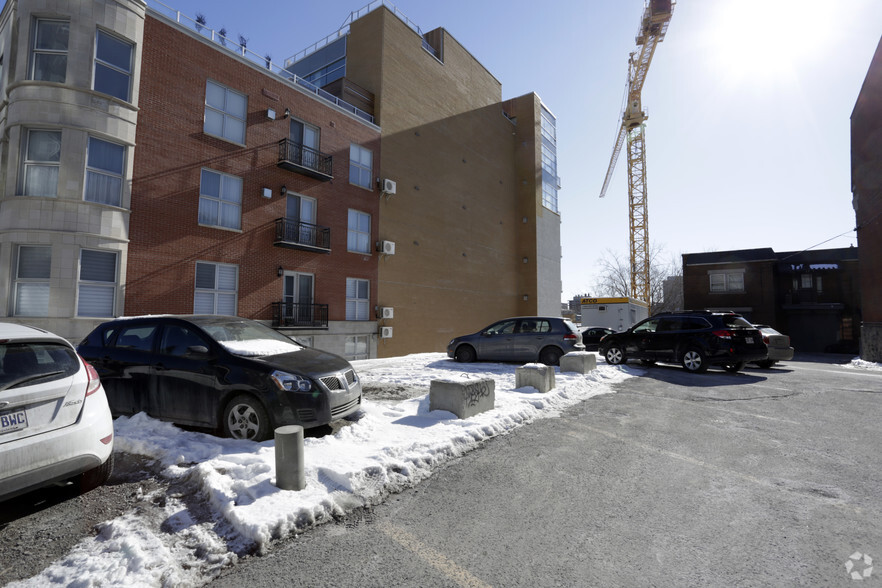 St Sherbrooke E, Montréal, QC à vendre - Photo de l’immeuble – Image 3 sur 4