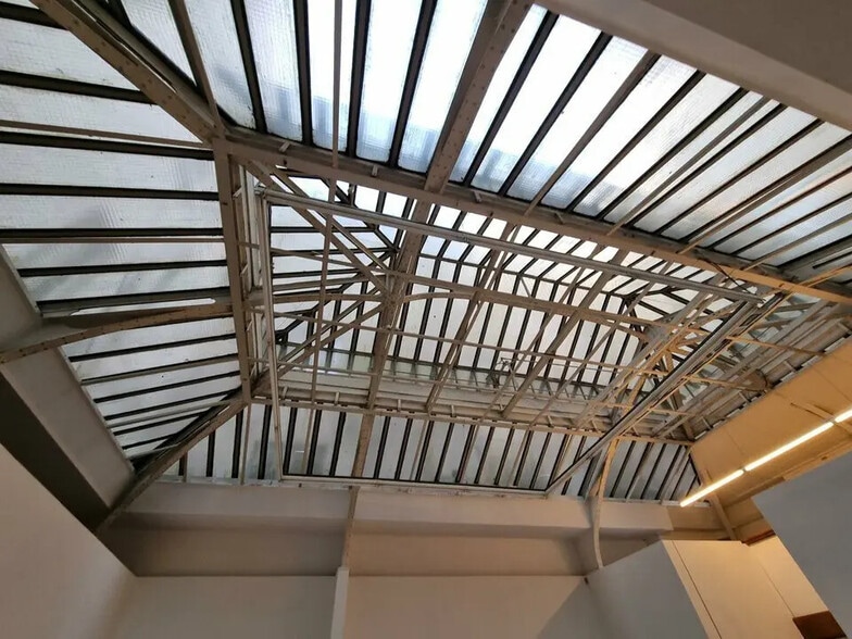 Local d'activités dans Paris à vendre - Photo de l’immeuble – Image 3 sur 10